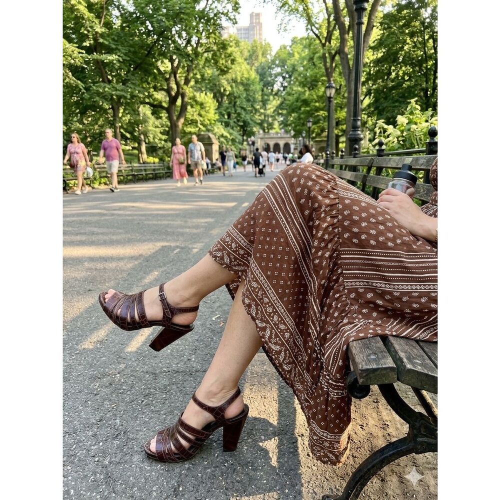 BARNEY’S NEW YORK Women’s 38 US 7.5 Brown Crocodile Platform Heels Sandals